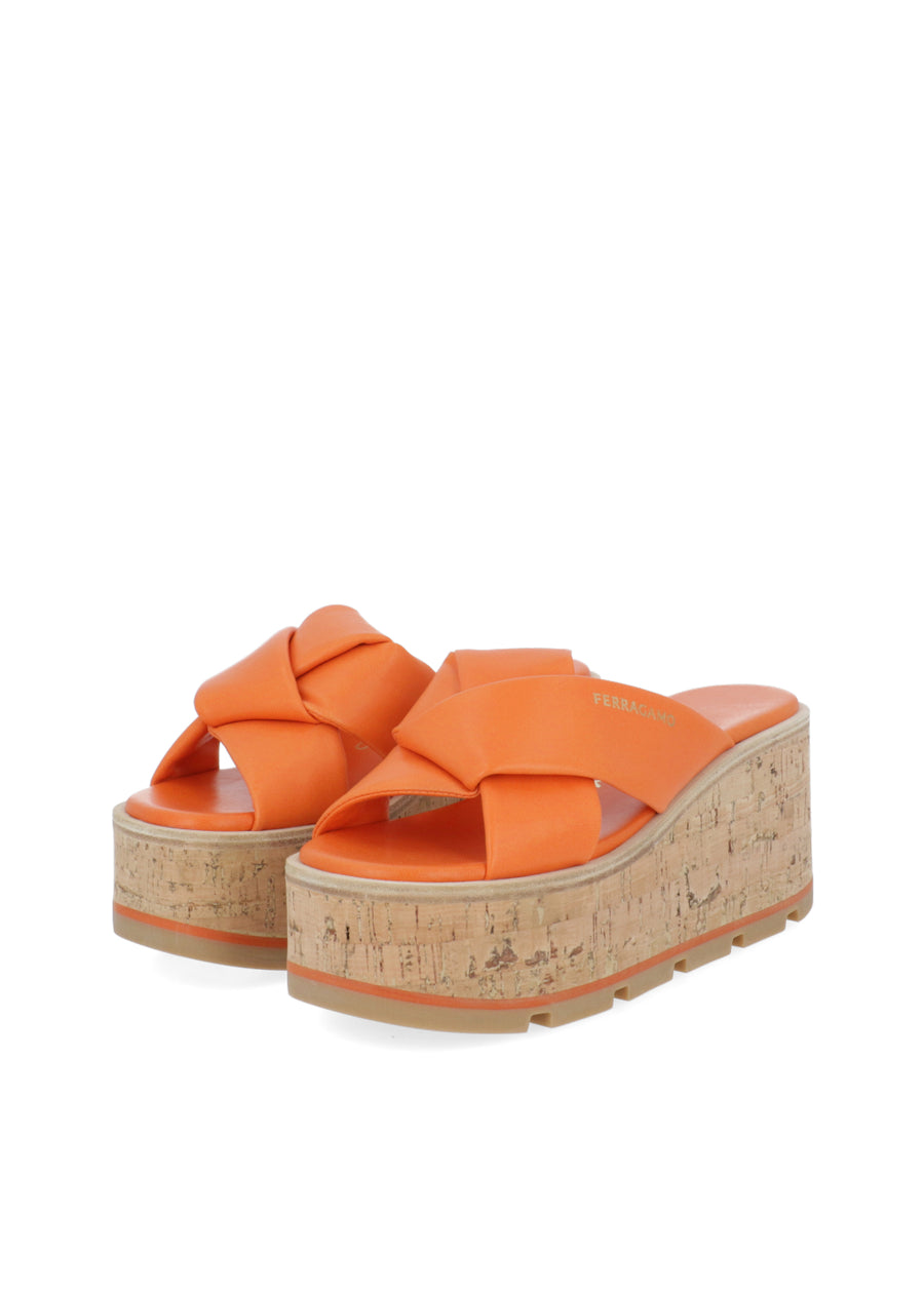 Ferragamo Slides con cuña FRG-ENGRACIA