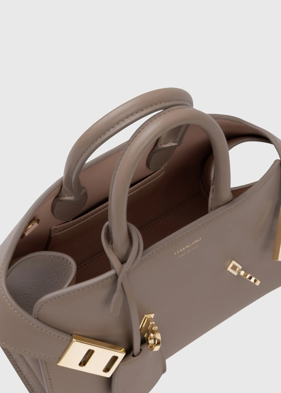 Ferragamo Bolso Hug Soft FRG-215975