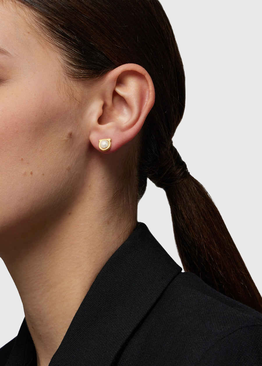 Ferragamo Aretes Gancini con perlas FRG-760121
