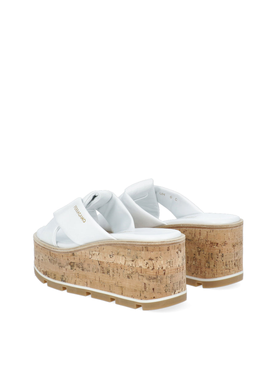 Ferragamo Slides con cuña FRG-ENGRACIA