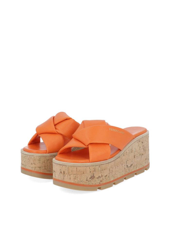 Ferragamo Slides con cuña FRG-ENGRACIA