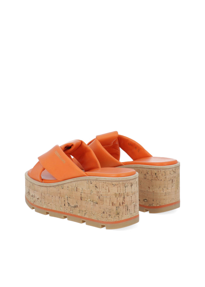 Ferragamo Slides con cuña FRG-ENGRACIA