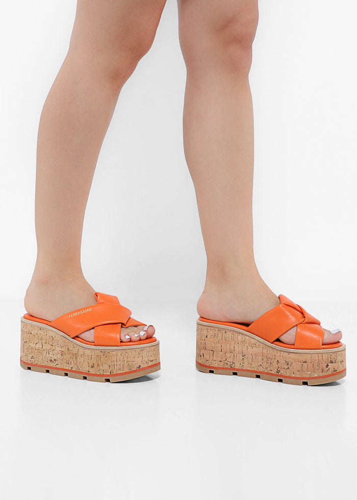 Ferragamo Slides con cuña FRG-ENGRACIA